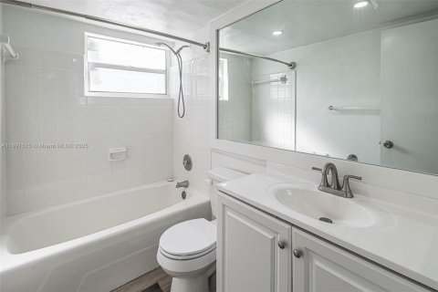 Apartamento en alquiler en Fort Lauderdale, Florida, 1 dormitorio, 57.6 m2 № 1943881 - foto 3