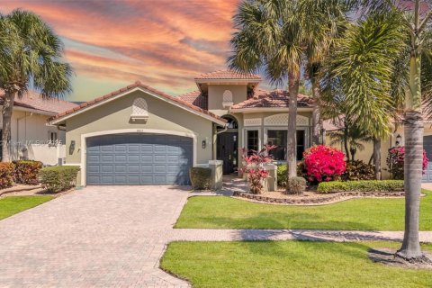 House in Boynton Beach, Florida 3 bedrooms, 178.28 sq.m. № 1701111 - photo 2