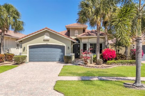 House in Boynton Beach, Florida 3 bedrooms, 178.28 sq.m. № 1701111 - photo 1