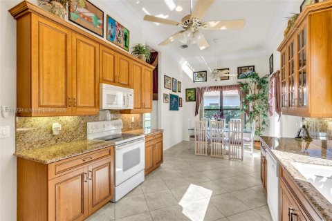 House in Boynton Beach, Florida 3 bedrooms, 178.28 sq.m. № 1701111 - photo 16