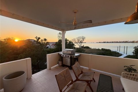 Casa en venta en Tarpon Springs, Florida, 4 dormitorios, 236.34 m2 № 1910262 - foto 9