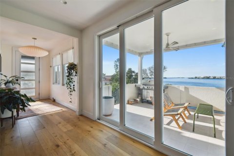 Casa en venta en Tarpon Springs, Florida, 4 dormitorios, 236.34 m2 № 1910262 - foto 13