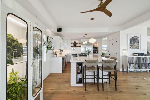 Casa en venta en Tarpon Springs, Florida, 4 dormitorios, 236.34 m2 № 1910262 - foto 19