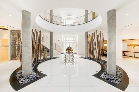 House in Miami Beach, Florida 6 bedrooms, 848.29 sq.m. № 1977715 - photo 4