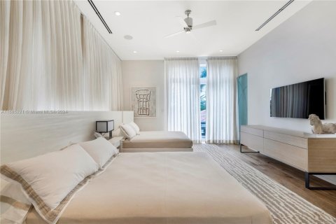 House in Miami Beach, Florida 6 bedrooms, 848.29 sq.m. № 1977715 - photo 17