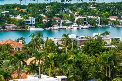 House in Miami Beach, Florida 6 bedrooms, 848.29 sq.m. № 1977715 - photo 22