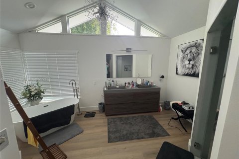 Купить виллу или дом в Пальметто-Бей, Флорида 4 спальни, 350.06м2, № 1991877 - фото 7