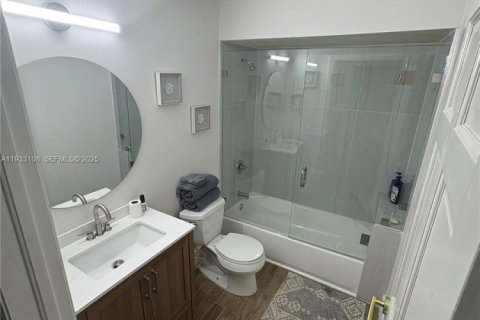 Купить виллу или дом в Пальметто-Бей, Флорида 4 спальни, 350.06м2, № 1991877 - фото 18