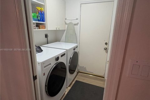 Купить виллу или дом в Пальметто-Бей, Флорида 4 спальни, 350.06м2, № 1991877 - фото 16