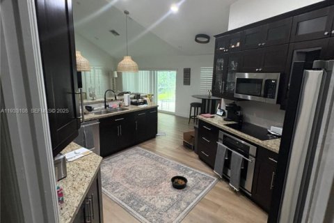 Купить виллу или дом в Пальметто-Бей, Флорида 4 спальни, 350.06м2, № 1991877 - фото 6