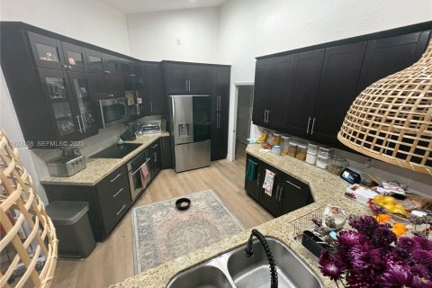 Купить виллу или дом в Пальметто-Бей, Флорида 4 спальни, 350.06м2, № 1991877 - фото 14