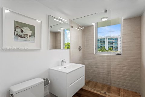 Купить кондоминиум в Бей-Харбор-Айлендс, Флорида 3 спальни, 121.24м2, № 2154357 - фото 19