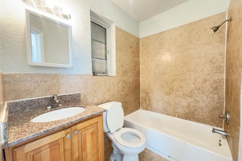 Снять в аренду виллу или дом в Холливуд, Флорида 2 спальни, 78.5м2, № 2004902 - фото 8