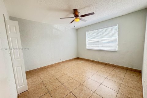 Снять в аренду виллу или дом в Холливуд, Флорида 2 спальни, 78.5м2, № 2004902 - фото 7