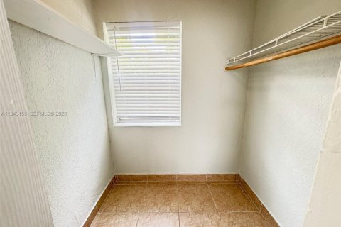 Снять в аренду виллу или дом в Холливуд, Флорида 2 спальни, 78.5м2, № 2004902 - фото 6