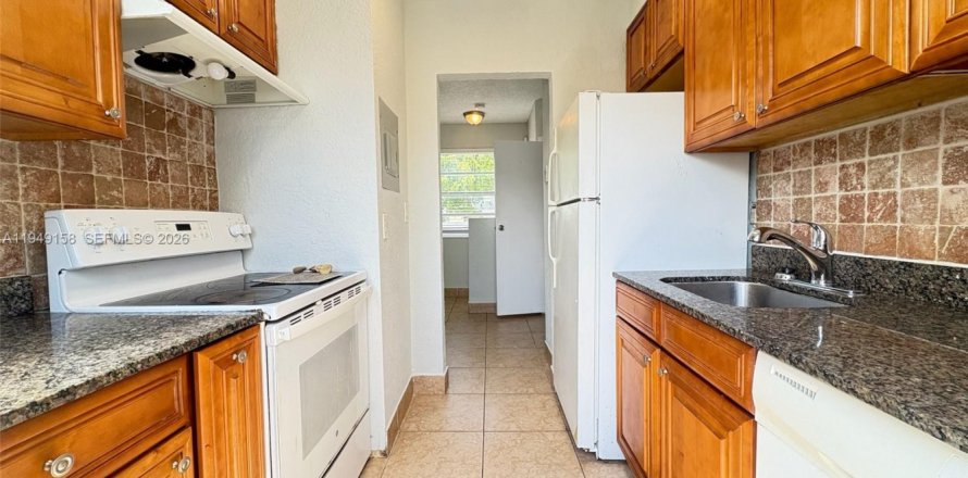 Дом в Холливуд, Флорида 2 спальни, 78.5м2 № 2004902