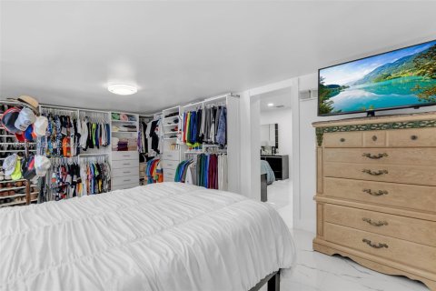 House in Miami, Florida 3 bedrooms, 165.55 sq.m. № 2021083 - photo 22