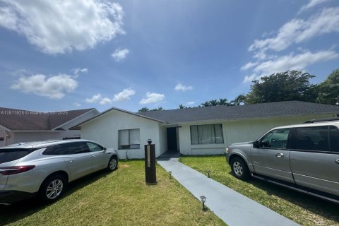 Купить виллу или дом в Майами, Флорида 4 спальни, 136.38м2, № 1967383 - фото 1