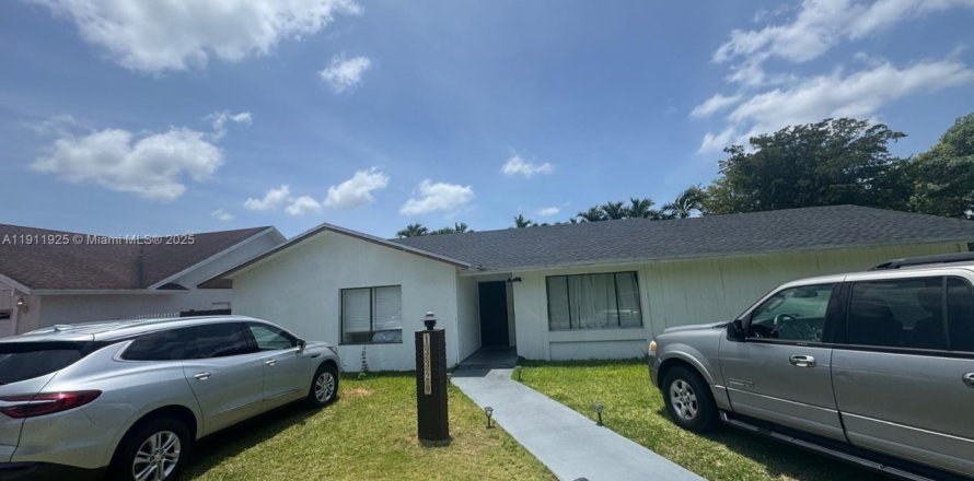 Дом в Майами, Флорида 4 спальни, 136.38м2 № 1967383