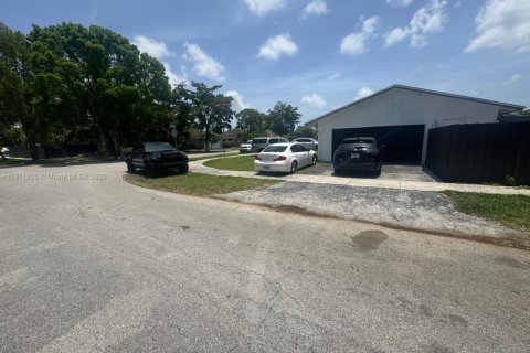 Купить виллу или дом в Майами, Флорида 4 спальни, 136.38м2, № 1967383 - фото 17