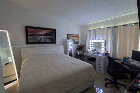 Купить виллу или дом в Майами, Флорида 4 спальни, 136.38м2, № 1967383 - фото 23