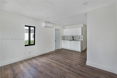 Commercial property in Miami, Florida 86.96 sq.m. № 2026894 - photo 8