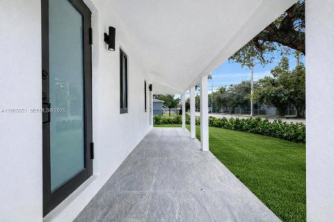 Commercial property in Miami, Florida 86.96 sq.m. № 2026894 - photo 14