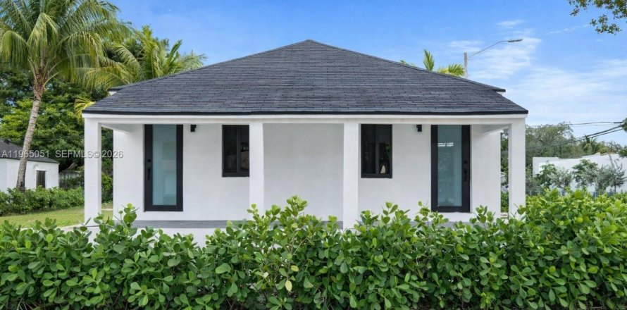 Commercial property in Miami, Florida 86.96 sq.m. № 2026894