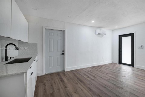 Commercial property in Miami, Florida 86.96 sq.m. № 2026894 - photo 9