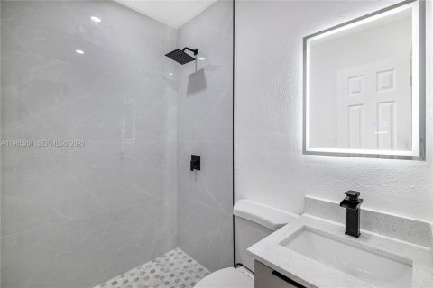 Commercial property in Miami, Florida 86.96 sq.m. № 2026894 - photo 10