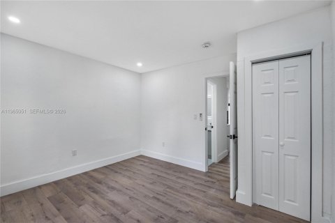 Commercial property in Miami, Florida 86.96 sq.m. № 2026894 - photo 11