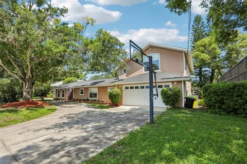 House in Palm Harbor, Florida 4 bedrooms, 311.59 sq.m. № 2304732 - photo 2