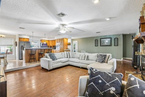 House in Palm Harbor, Florida 4 bedrooms, 311.59 sq.m. № 2304732 - photo 7