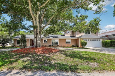 Casa en Palm Harbor, Florida 4 dormitorios, 311.59 m2 № 2304732