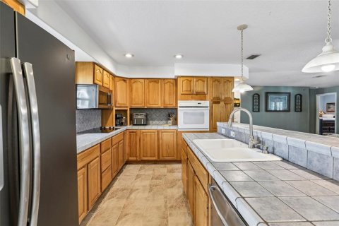 House in Palm Harbor, Florida 4 bedrooms, 311.59 sq.m. № 2304732 - photo 11