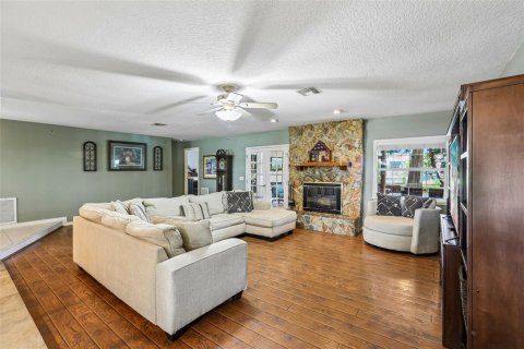 House in Palm Harbor, Florida 4 bedrooms, 311.59 sq.m. № 2304732 - photo 6
