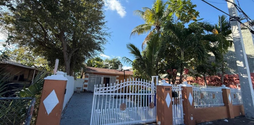 Villa ou maison à Miami, Floride 5 chambres, 112.6 m2 № 1974836