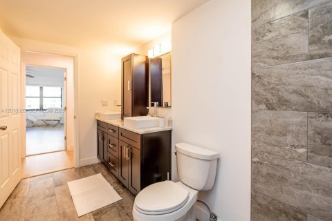 Copropriété à louer à Lauderdale-by-the-Sea, Floride: 1 chambre, 100.33 m2 № 2171046 - photo 20