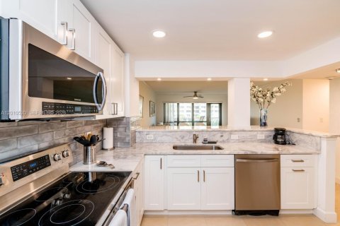 Copropriété à louer à Lauderdale-by-the-Sea, Floride: 1 chambre, 100.33 m2 № 2171046 - photo 15