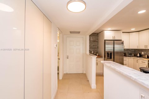 Copropriété à louer à Lauderdale-by-the-Sea, Floride: 1 chambre, 100.33 m2 № 2171046 - photo 7