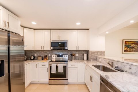 Copropriété à louer à Lauderdale-by-the-Sea, Floride: 1 chambre, 100.33 m2 № 2171046 - photo 13