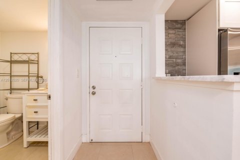 Copropriété à louer à Lauderdale-by-the-Sea, Floride: 1 chambre, 100.33 m2 № 2171046 - photo 6