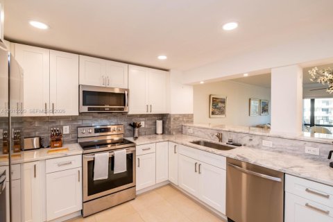 Copropriété à louer à Lauderdale-by-the-Sea, Floride: 1 chambre, 100.33 m2 № 2171046 - photo 14