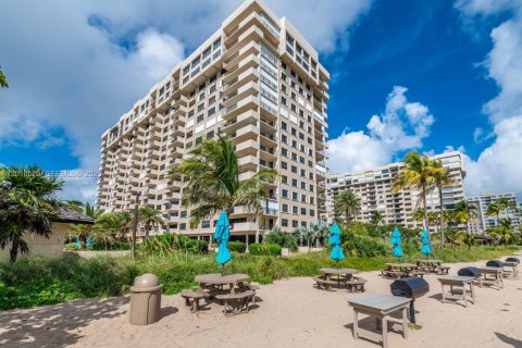 Copropriété à louer à Lauderdale-by-the-Sea, Floride: 1 chambre, 100.33 m2 № 2171046 - photo 2