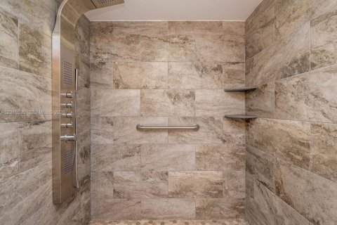 Copropriété à louer à Lauderdale-by-the-Sea, Floride: 1 chambre, 100.33 m2 № 2171046 - photo 23