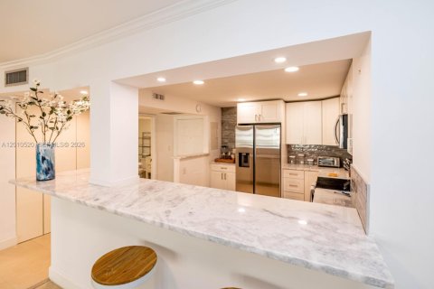 Copropriété à louer à Lauderdale-by-the-Sea, Floride: 1 chambre, 100.33 m2 № 2171046 - photo 11