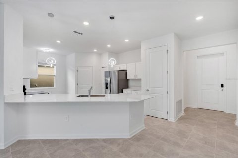 Villa ou maison à louer à Winter Haven, Floride: 4 chambres, 195.93 m2 № 2401036 - photo 5