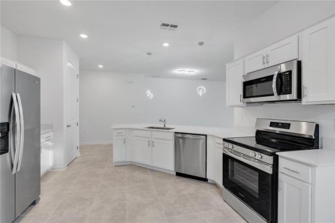 Villa ou maison à louer à Winter Haven, Floride: 4 chambres, 195.93 m2 № 2401036 - photo 7