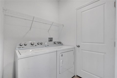 Villa ou maison à louer à Winter Haven, Floride: 4 chambres, 195.93 m2 № 2401036 - photo 20