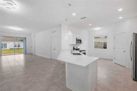 Villa ou maison à louer à Winter Haven, Floride: 4 chambres, 195.93 m2 № 2401036 - photo 6